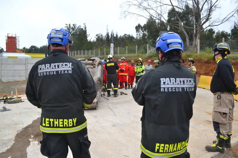 Equipos de emergencia en acción