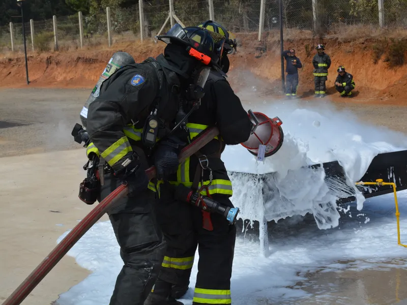 Control de incendio con espuma en el Centro